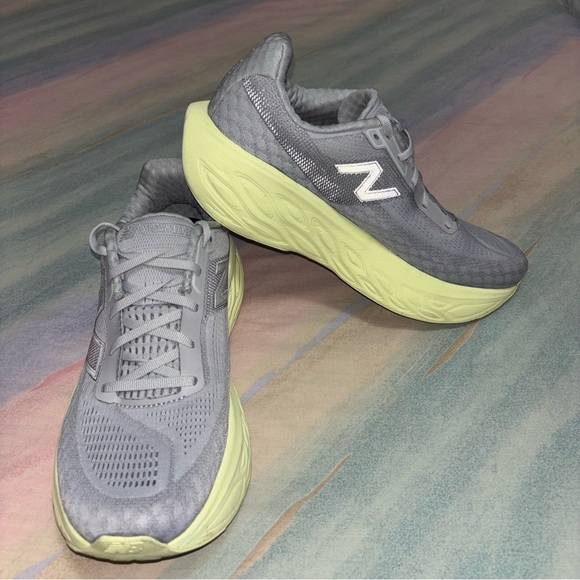 Athletic_Shoes
